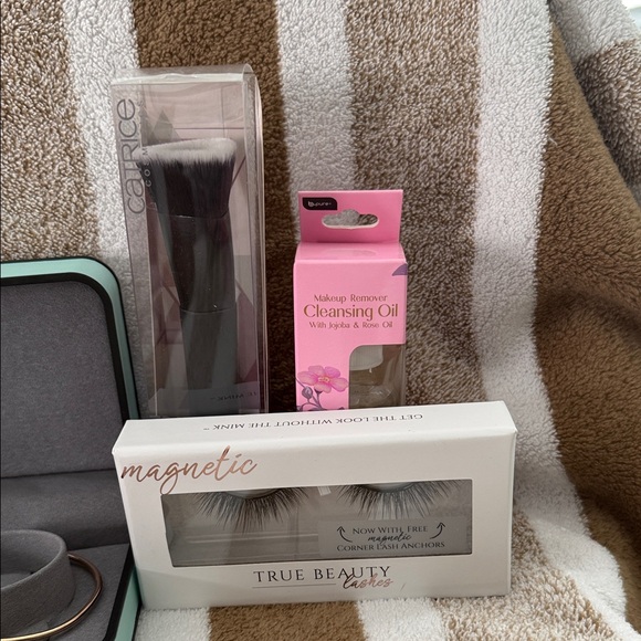 Magnetic Eyelashes and Beauty Set - Picture 4 of 8